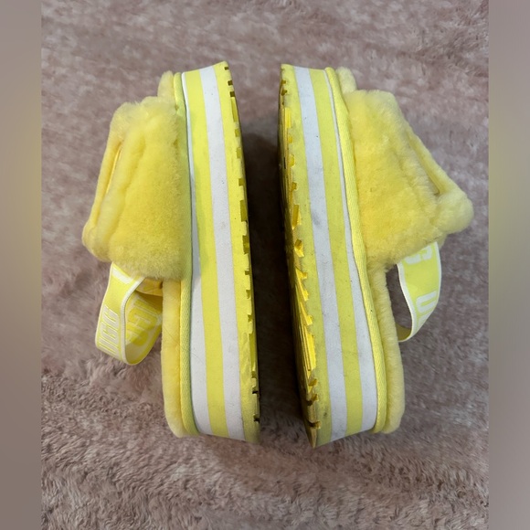 yellow UGG slides - Picture 5 of 11